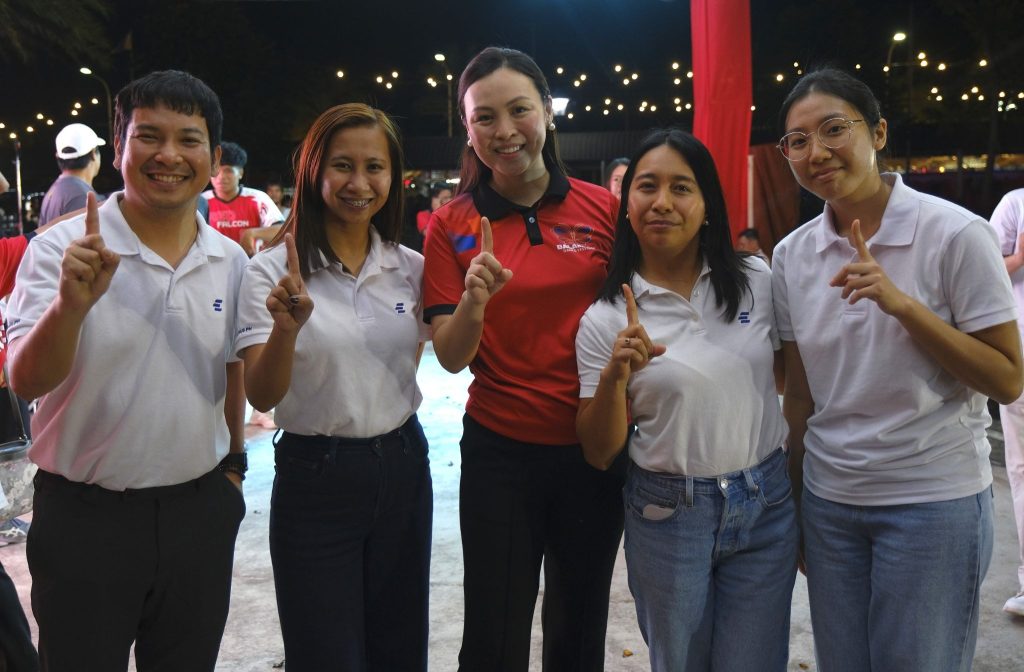Santiago City Mayor Sheena Tan with Easybus PH officers