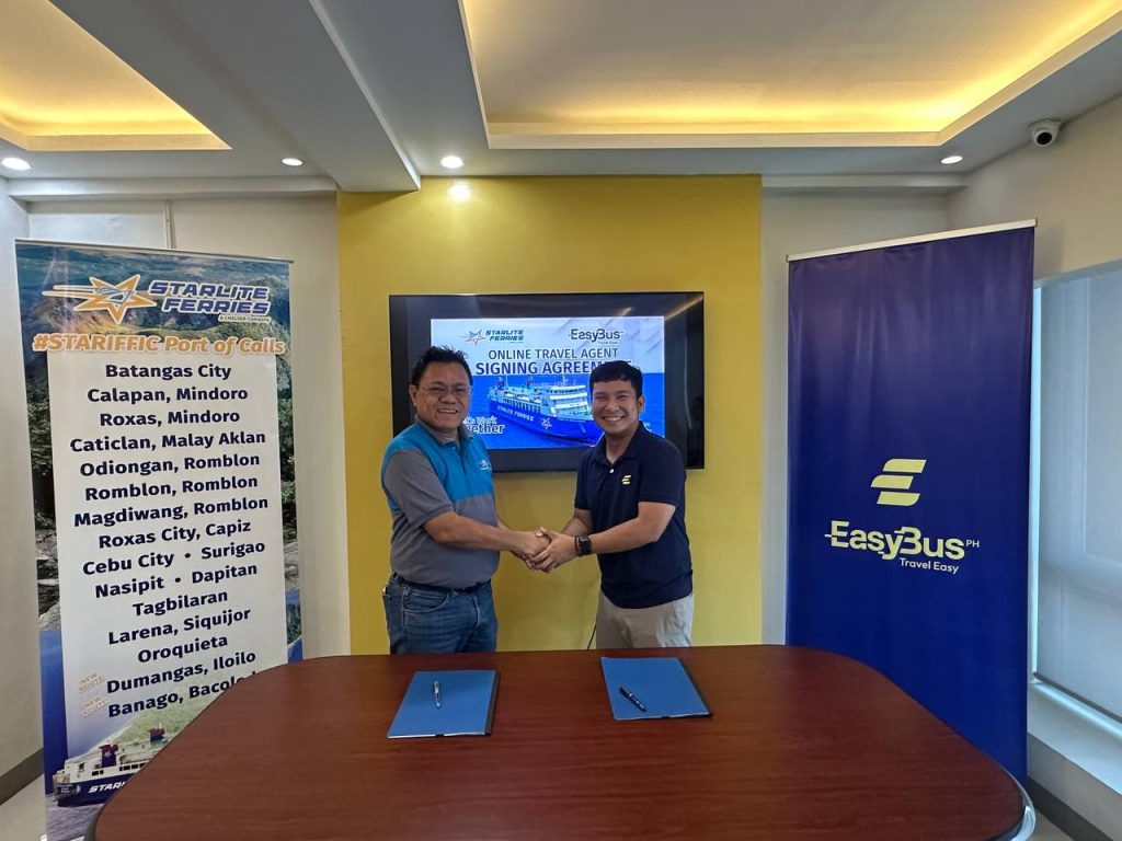 Easybus PH and Starlite Ferry representatives shake hands