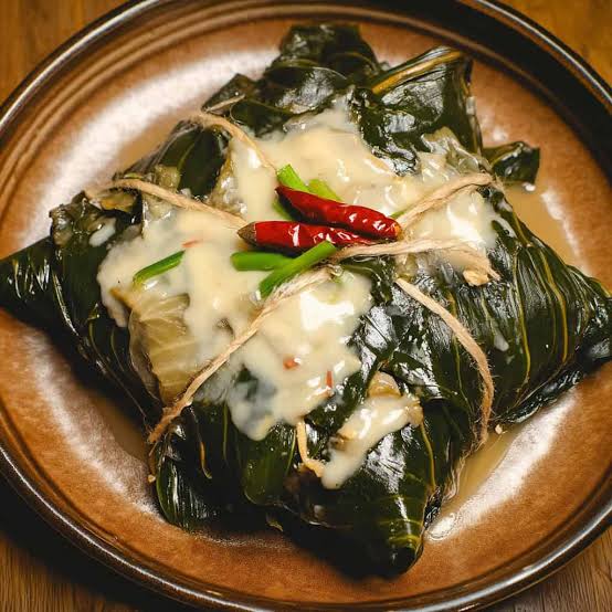 Pinangat topped with coconut milk and chili
